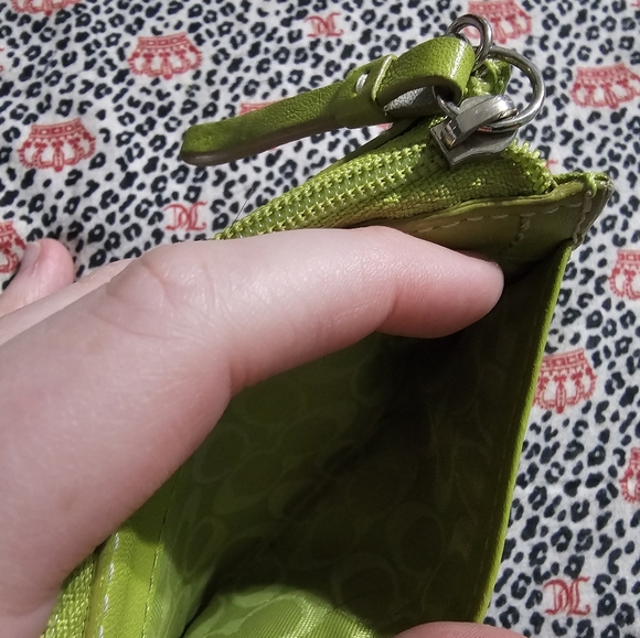 Coach - Picture 3 of 4